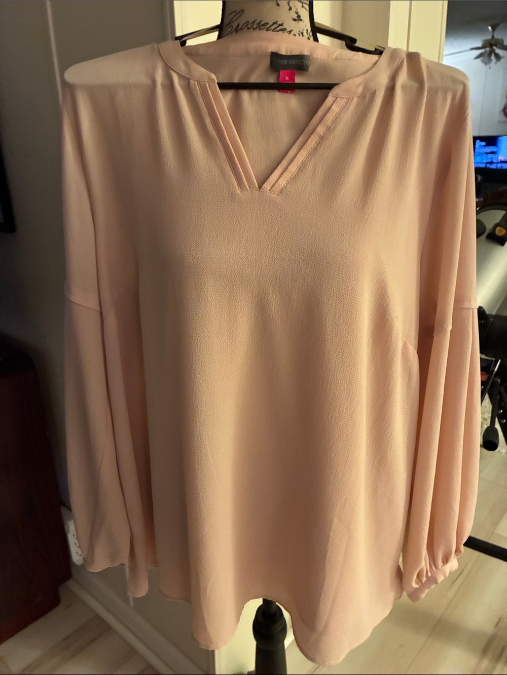 Vince Camuto 1X Women's Pink V-Neck Long Sleeve Blouse Good Condition